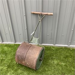 Early 20th century cast iron garden roller - THIS LOT IS TO BE COLLECTED BY APPOINTMENT FROM DUGGLEBY STORAGE, GREAT HILL, EASTFIELD, SCARBOROUGH, YO11 3TX