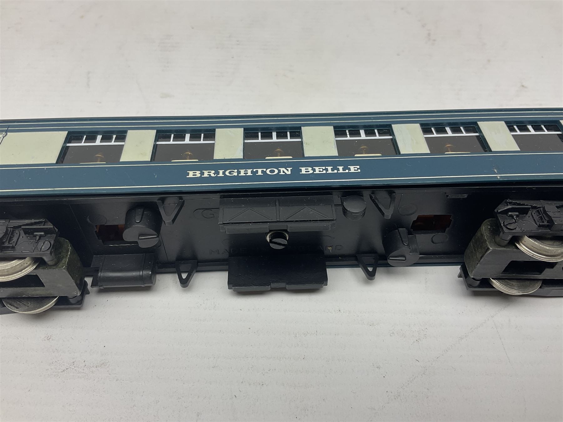 Wrenn '00' gauge - 'The Brighton Belle' Southern Electric Pullman two-car set Nos.S290S and S291S; boxed