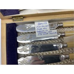 Oak cased set of silver plated fish knives and forks by Cobb & Co of Sheffield, with silver ferrules hallmarked 1906