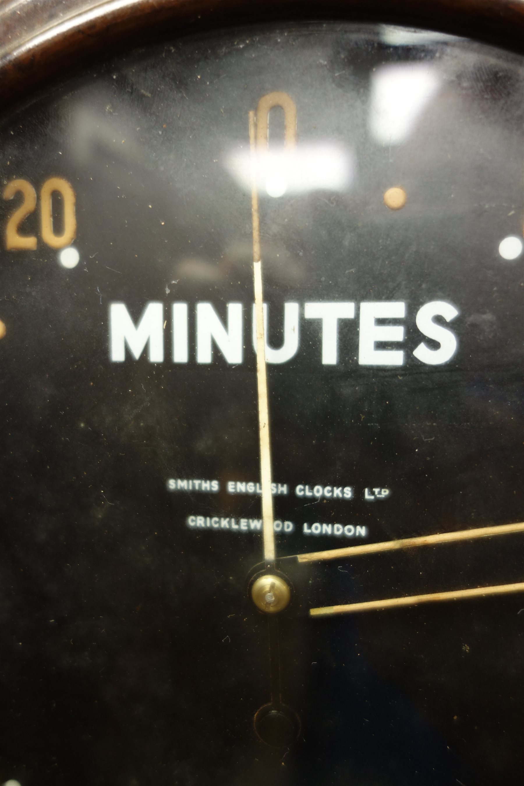 Smiths circular bakelite cased '20 Minutes countdown clock', black dial