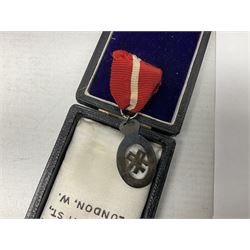 Gaunt & Son Territorial Force Nursing Service cape medal; cased; WW1 British War Medal and 1914-15 Star (names erased); two MID oak leaves; Polish and American medals; eight replica medals including VC, MM, Air Crew Europe Star etc and replica group of five WW2 miniatures etc