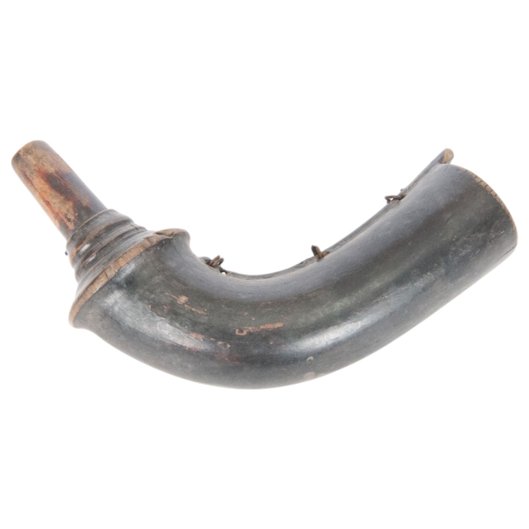 19th century Japanese curved lacquer powder flask with floral motif to the base, L15cm 