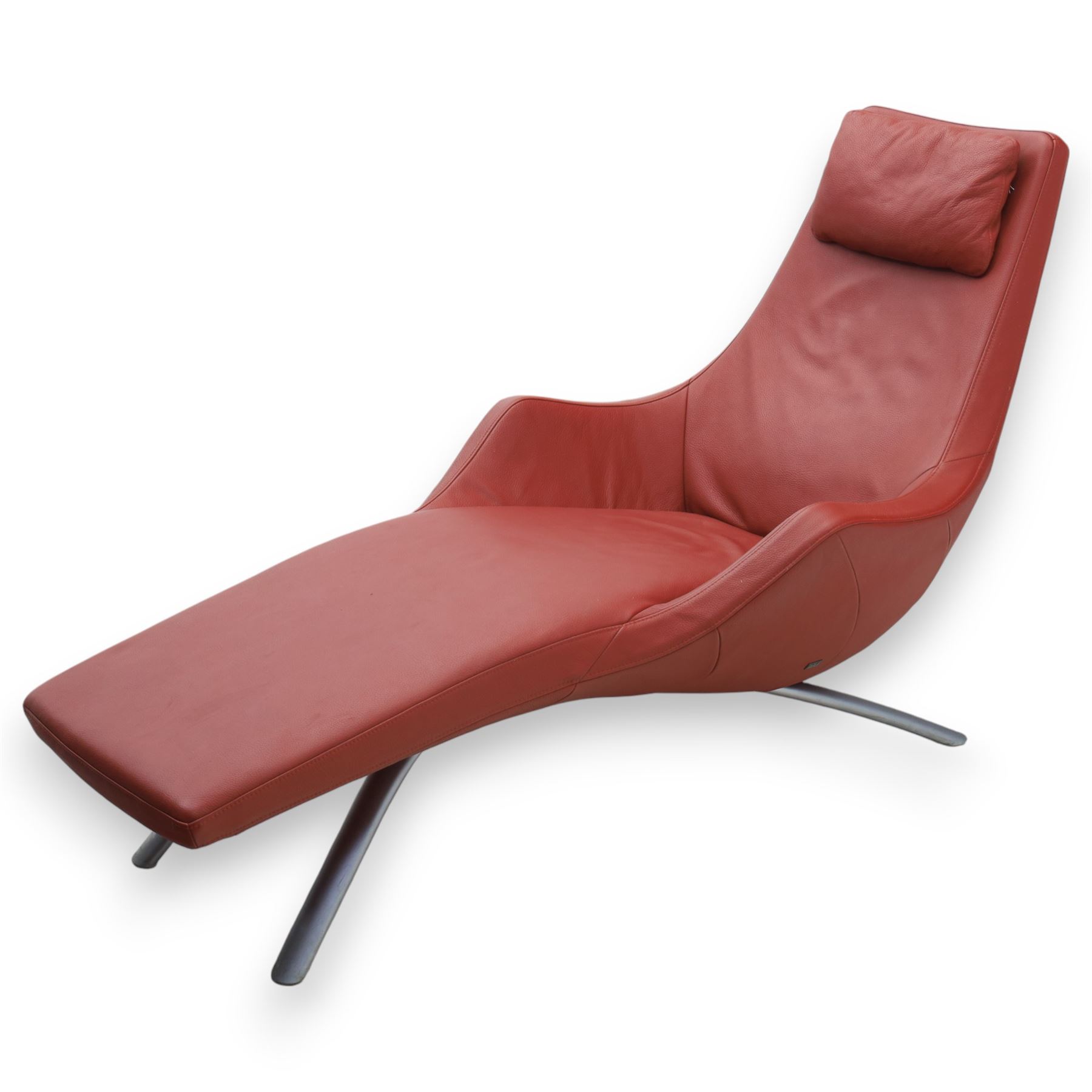 Rolf Benz - contemporary chaise longue upholstered in oxblood leather