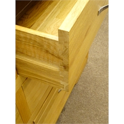  Light oak chest of six drawers, W120cm, H82cm, D50cm  