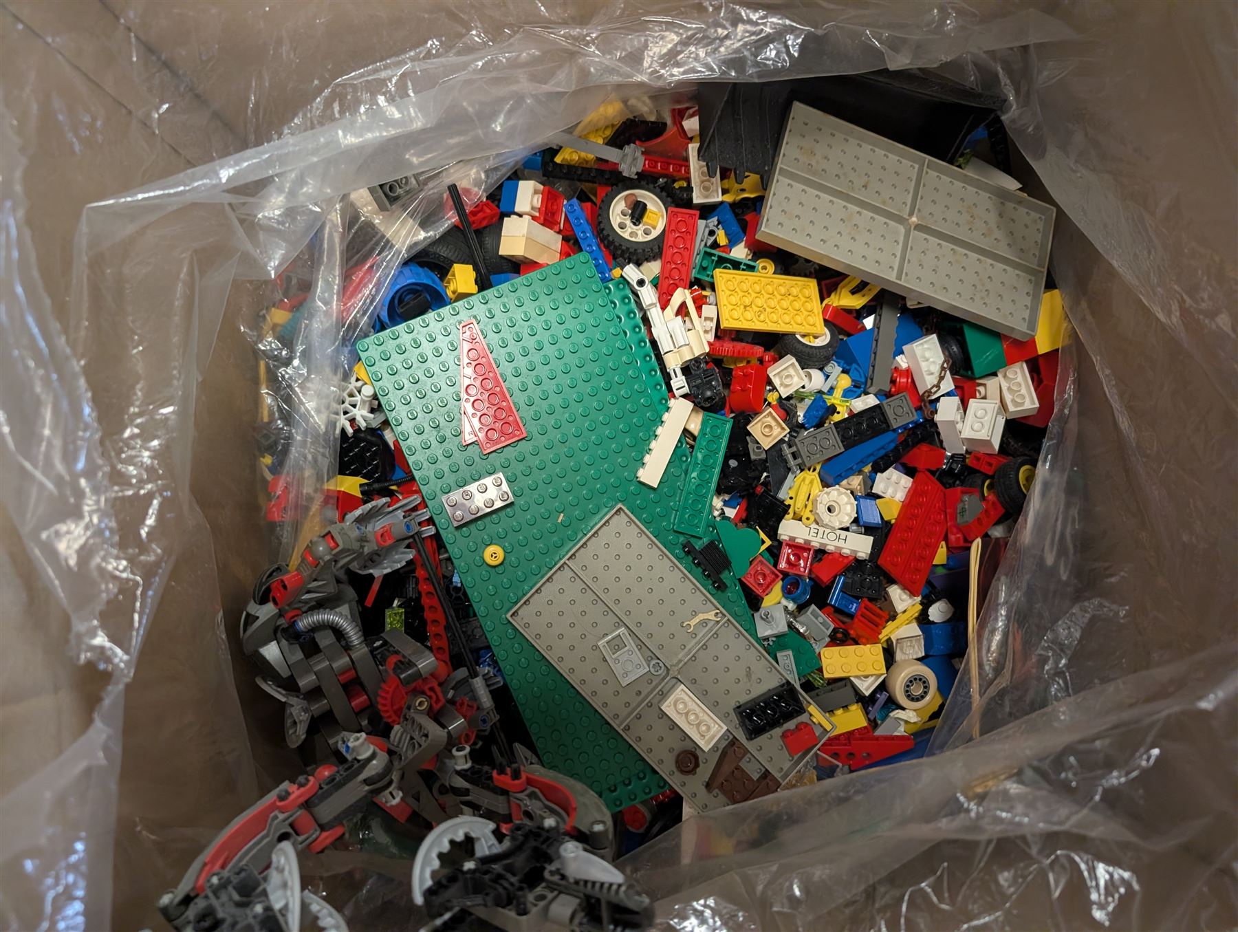 Large collection of loose lego, including part built sets