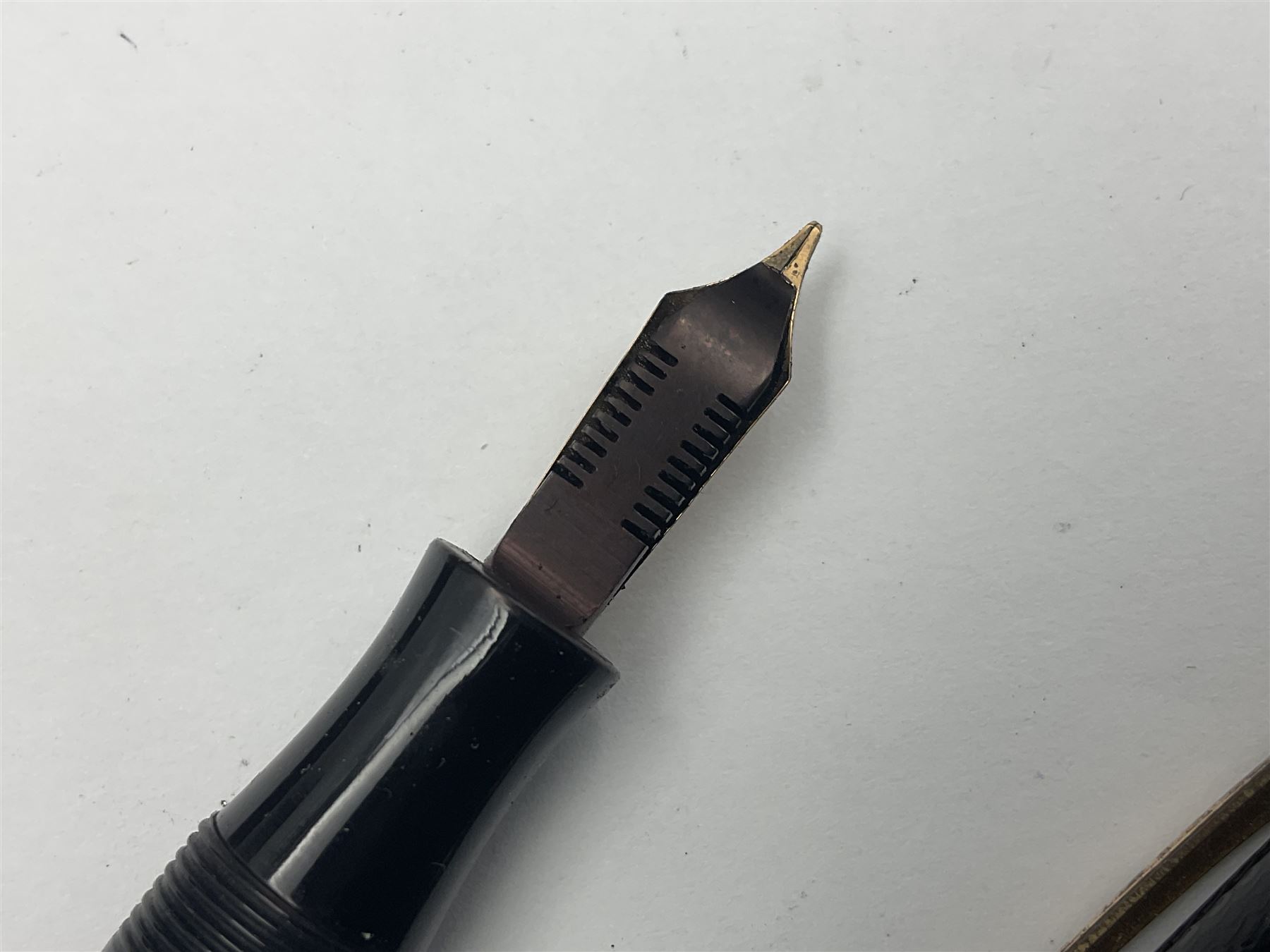 Circa 1930s Mentmore Auto Flow button fill fountain pen, the black barrel and cap with single narrow band and gold nib stamped Osmi Ridium 14ct, together with two gold nib fountain pens, each marked Huahong, the first stamped 14K 580, and second stamped 8K, both housed in Mentmore boxes (3)