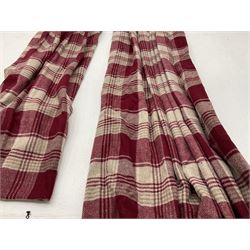 Two pairs of red and beige checkered line curtains along with curtain pole (W130, D200cm and W130cm, D135cm)