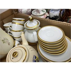Quantity of Victorian and later ceramics to include Vohenstrauss Bavaria Johann Seltmann tea and dinner wares, pair of Lichte GDR lidded vases, Fapodel lidded vase etc