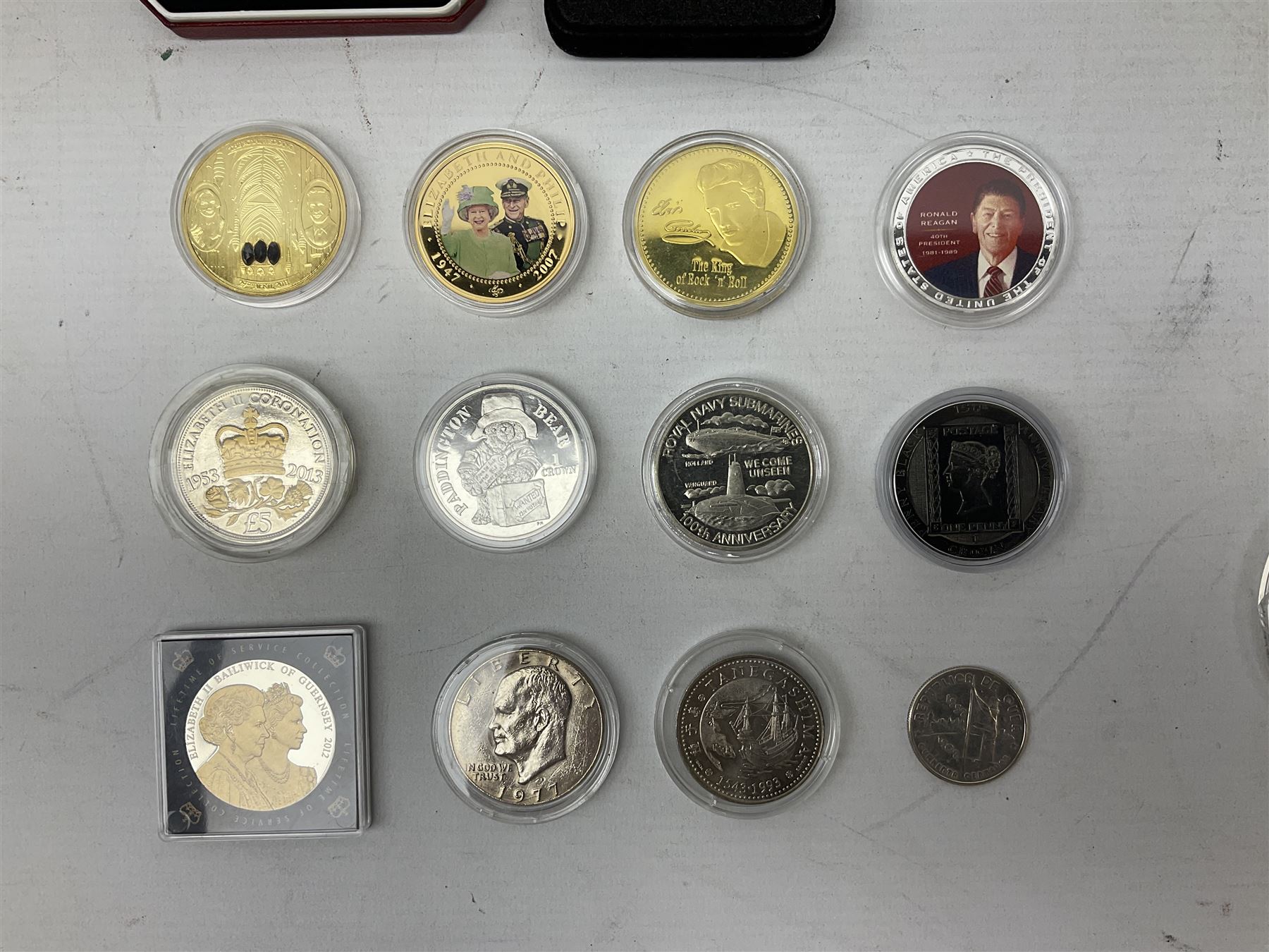 Coins including United States of America 1885 Morgan dollar, Queen Elizabeth II Bailiwick of Guernsey 20012 and 2013 five pound coins, Isle of Man Paddington Bear 2008 one crown, various other commemorative coins etc