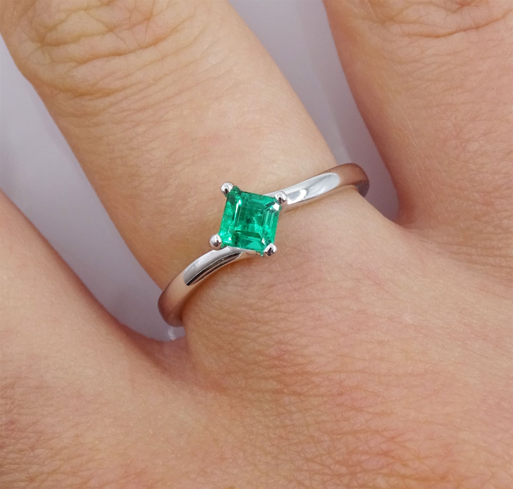18ct white gold square cut emerald ring, stamped 750