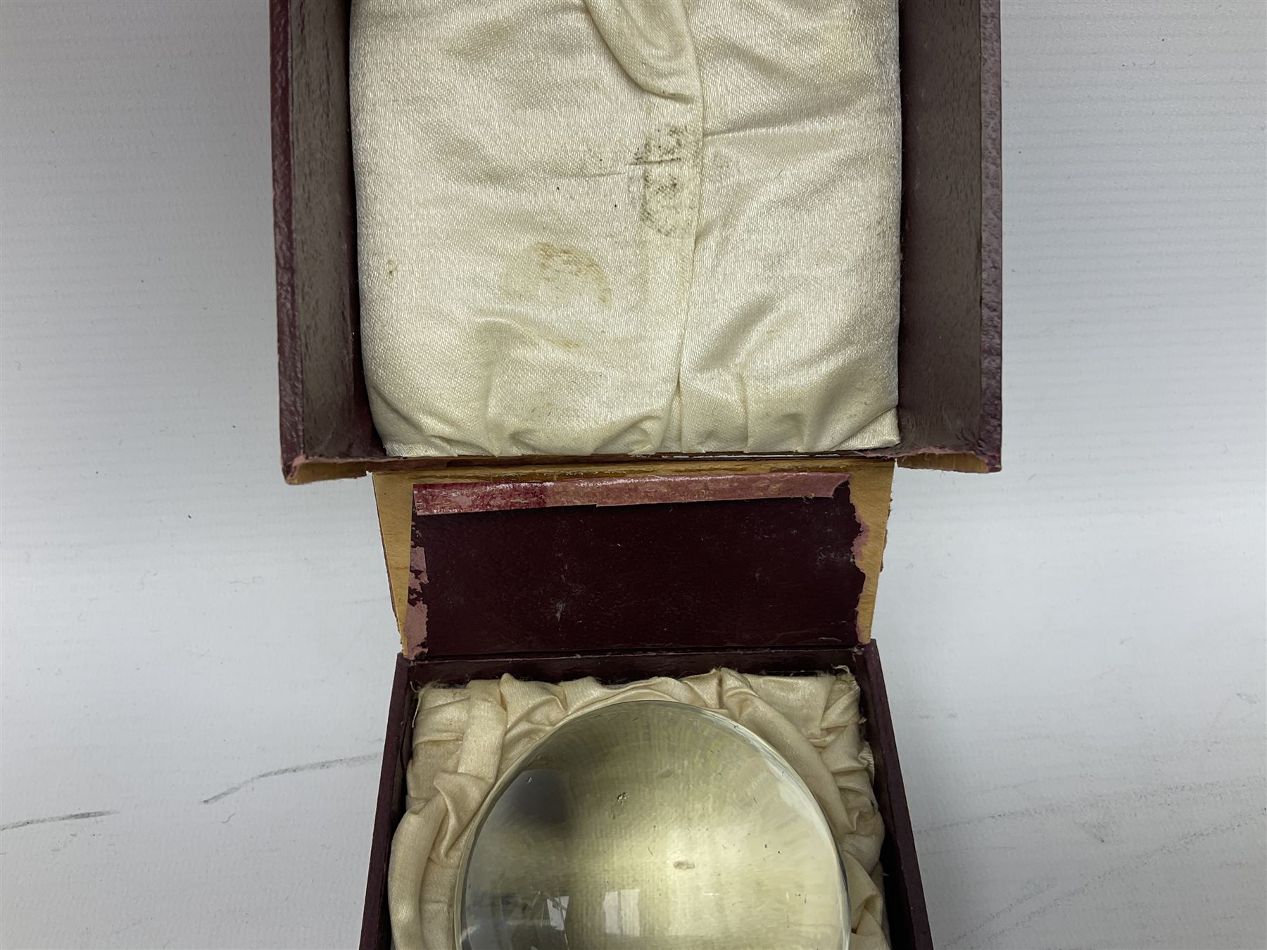 Victorian crystal ball, in a fitted case, D8cm