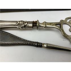 Set of six silver handled butter knives, in case, pair of silver handled fish servers, two silver handled shoe horns, and two silver handled button hooks, all hallmarked or stamped Sterling