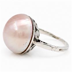 Early 20th century 18ct white gold pink mabe pearl ring, with pierced design floral and scroll gallery