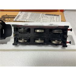 Hornby ‘00’ gauge - Class N15 4-6-0 ‘Sir Dinadan’ locomotive no.795 in SR green; Coronation Class 7P 4-6-2 ‘Duchess of Sutherland’ locomotive no.6233 in LMS maroon; Class 7P 4-6-2 ‘The Princess Royal’ locomotive no.6200 in LMS maroon; Class A4 4-6-2 ‘Mallard’ locomotive no.60022 in BR green; in original boxes (4) 