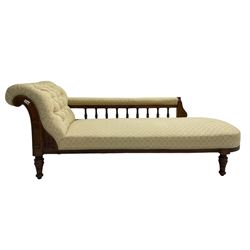 Late Victorian oak chaise lounge, the scrolled back carved with floral motif, upholstered in buttoned cream fabric with repeating pattern, balustrade support rest, on turned feet, sprung seat 