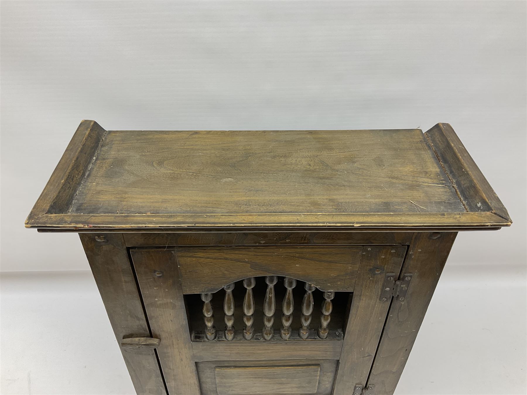 Oak dole cupboard / food hutch, the hinged panelled door with turned spindles enclosing a single shelf interior, H52cm D17cm W46cm