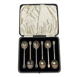 Set of six silver coffee spoons, hallmarked, within fitted case 