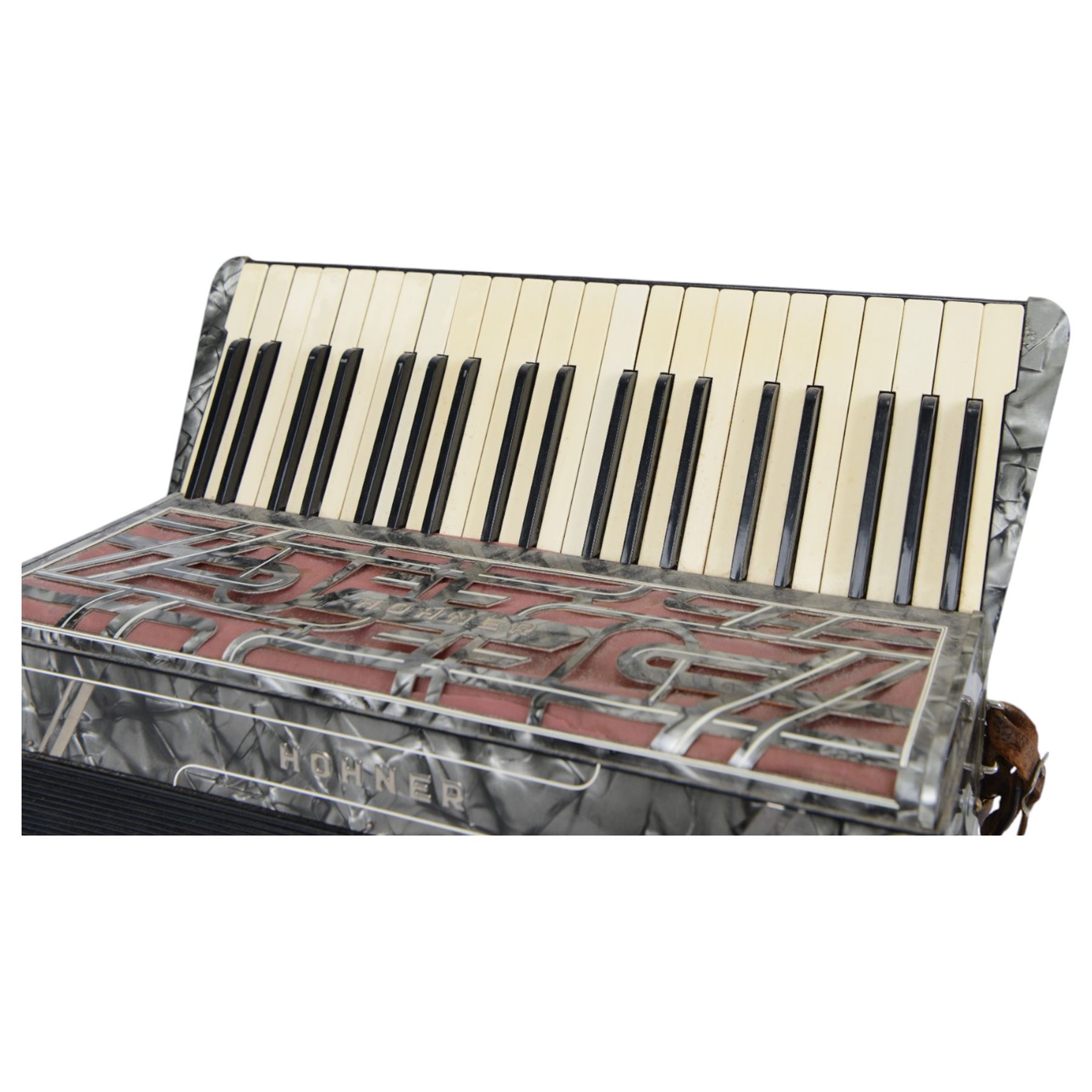 Hohner Verdi IV Piano Accordion, with a three octave keyboard and 41 keys,120 buttons, with 16 fold bellows and carrying straps.