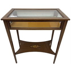 Edwardian Revival inlaid mahogany bijouterie display table, hinged bevel glazed lid within mahogany frame with satinwood band, on square tapering supports united by undertier inlaid with flowers 
