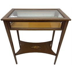 Edwardian Revival inlaid mahogany bijouterie display table, hinged bevel glazed lid within mahogany frame with satinwood band, on square tapering supports united by undertier inlaid with flowers 