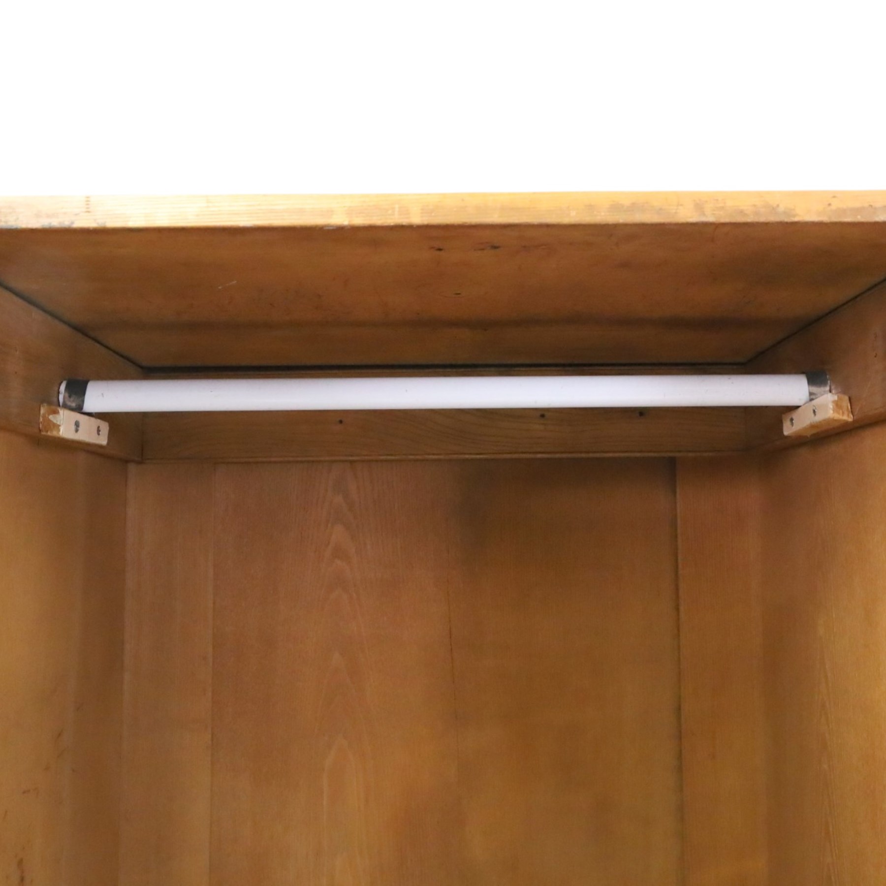 Edwardian Neoclassical figured ash and inlaid double combination wardrobe, the left section with mirrored door enclosing a hanging rail, the right section with cupboard door above four graduated drawers with glass knobs, raised on castors