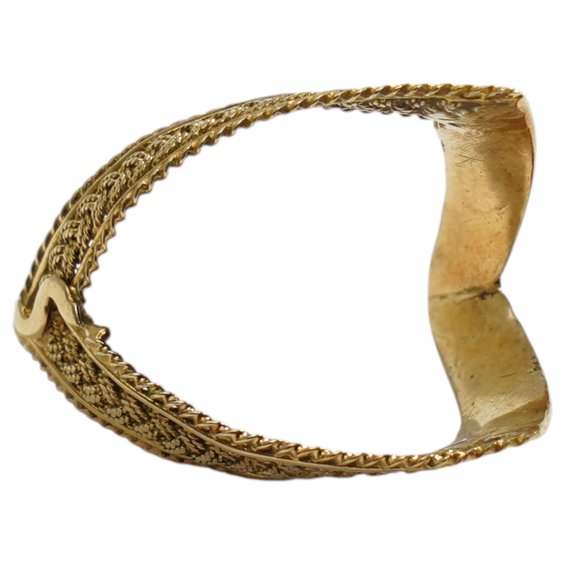 17ct gold filigree wishbone ring