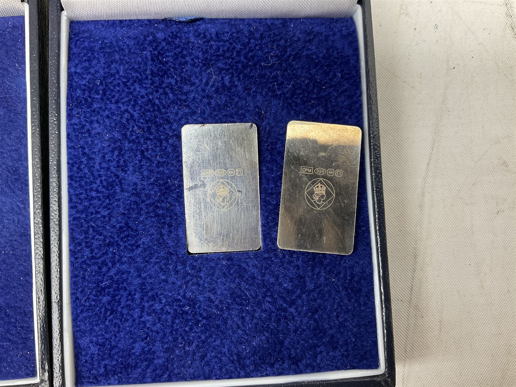 Quantity of silver comprising two 2012 Diamond Jubilee silver commemorative plaques stamped 999, hallmarked Birmingham 2012 with Jubilee stamp, together with a Prince William and Catherine Middleton silver bar stamped 999, Refine Met Fine Silver 999 bar and Atam Vallabh AVI Industries bar stamped fine 999, all tested, total weight approx 45.5g