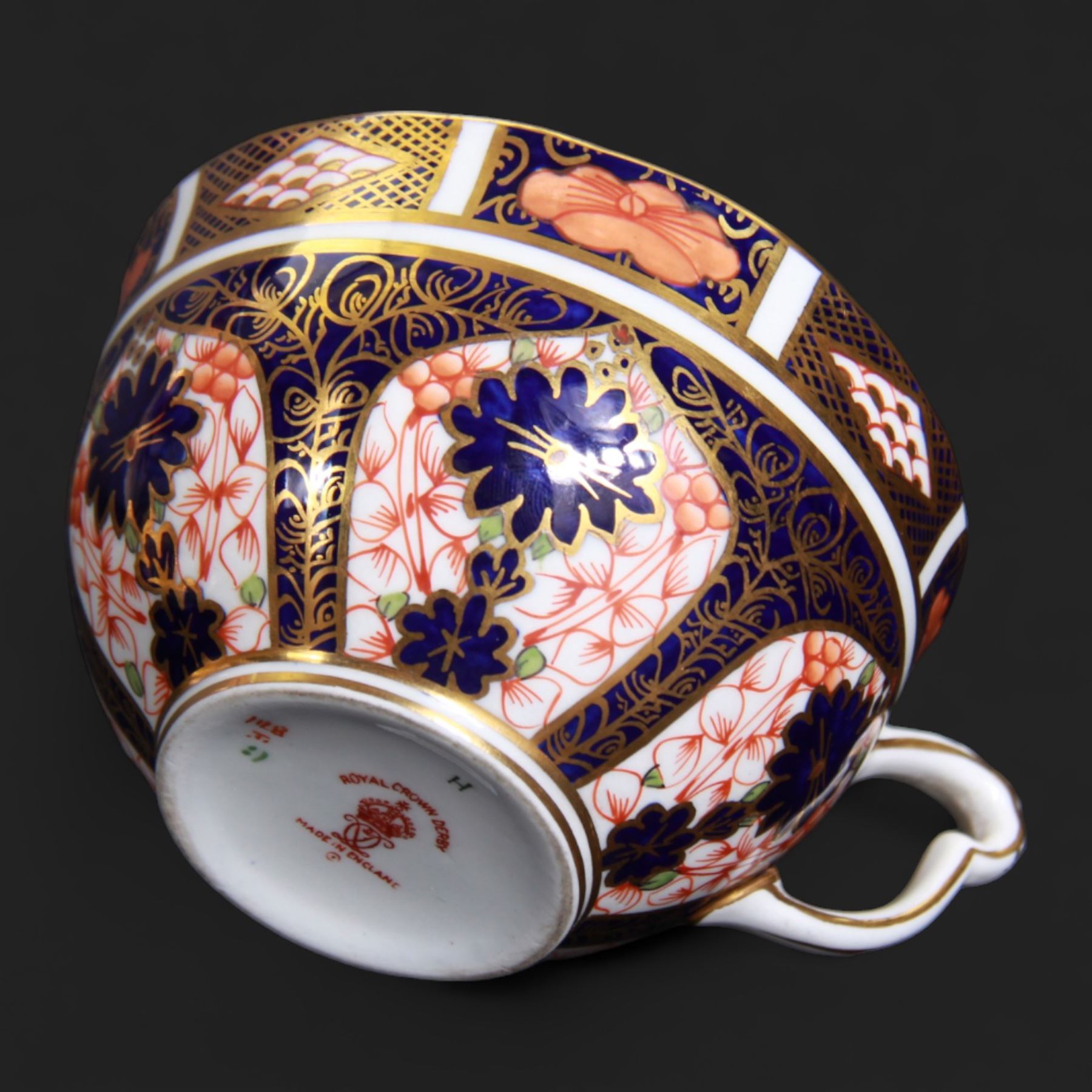 Royal Crown Derby Imari palette 1128 pattern teacup and fan trinket dish, with covered dish in imari pattern