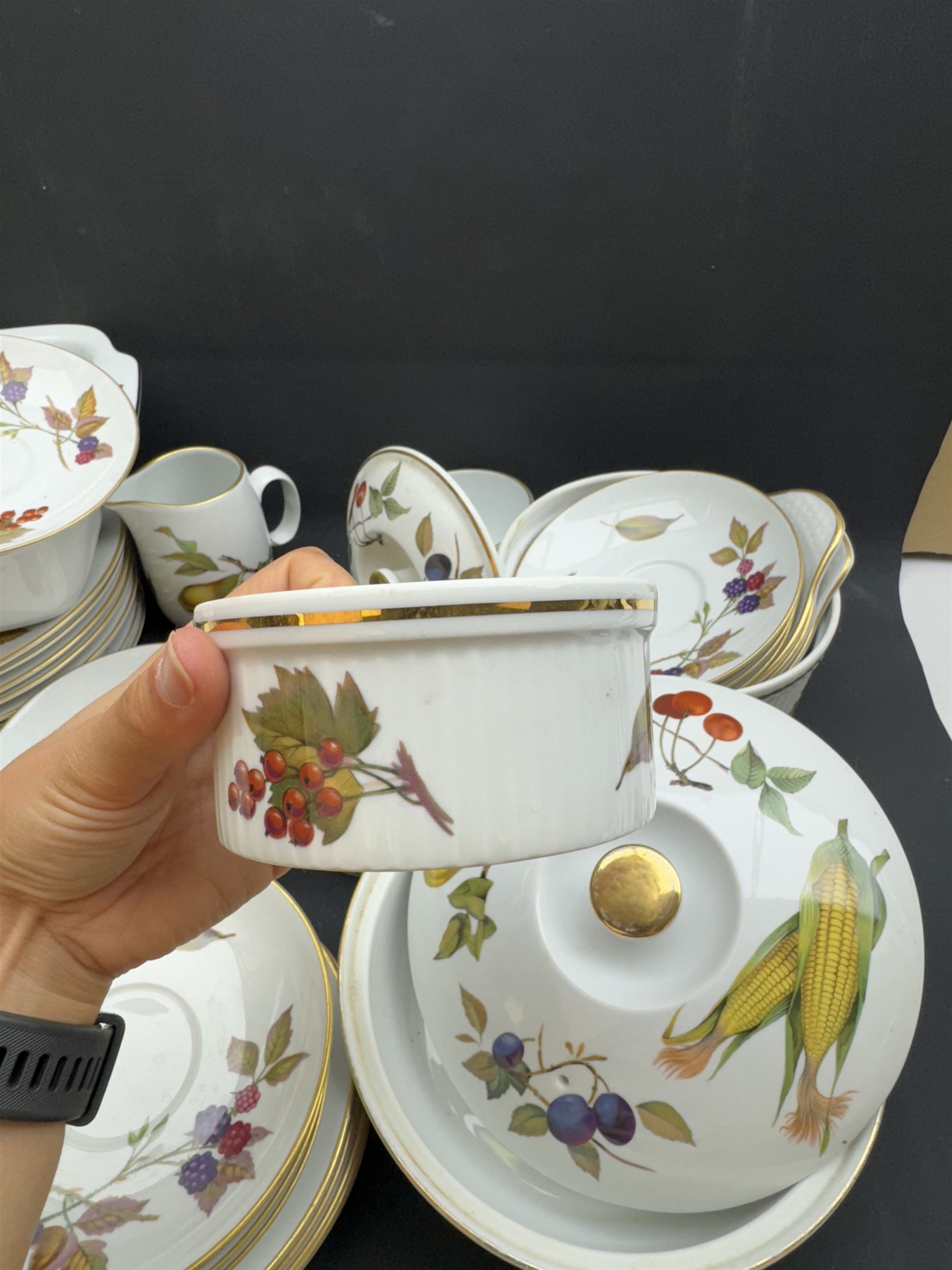 Royal Worcester Evesham pattern part tea and dinner service