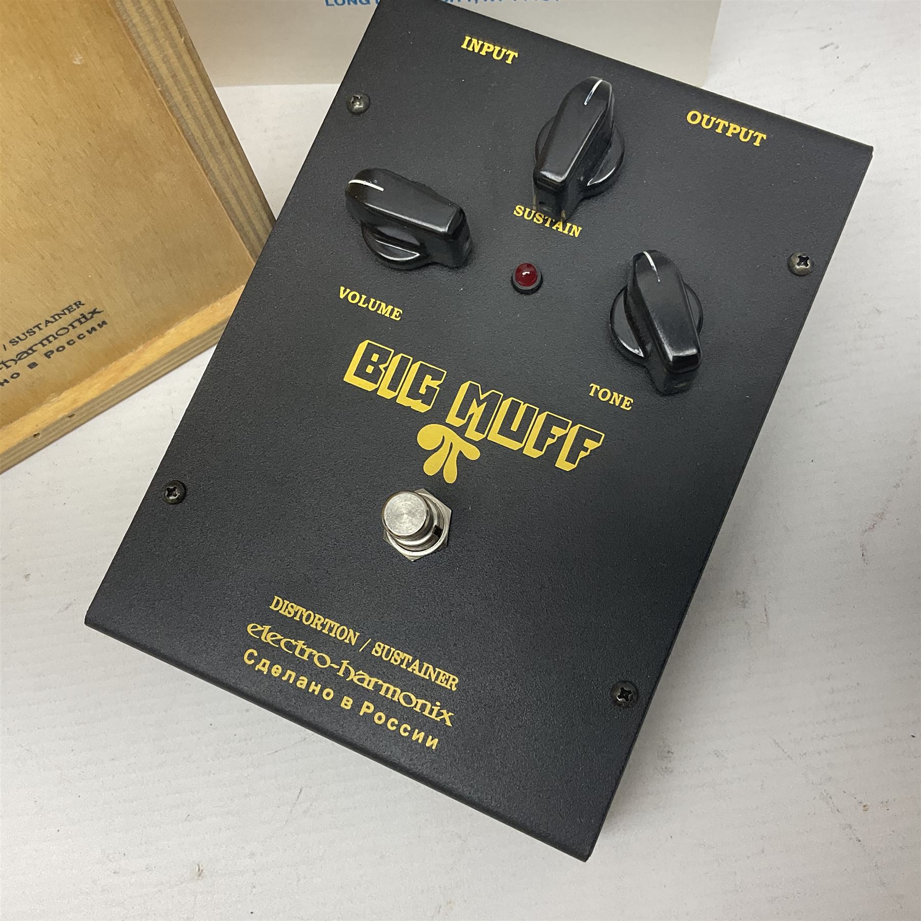 Electro Harmonix Big Muff Pi V7 distortion sustainer, in original box