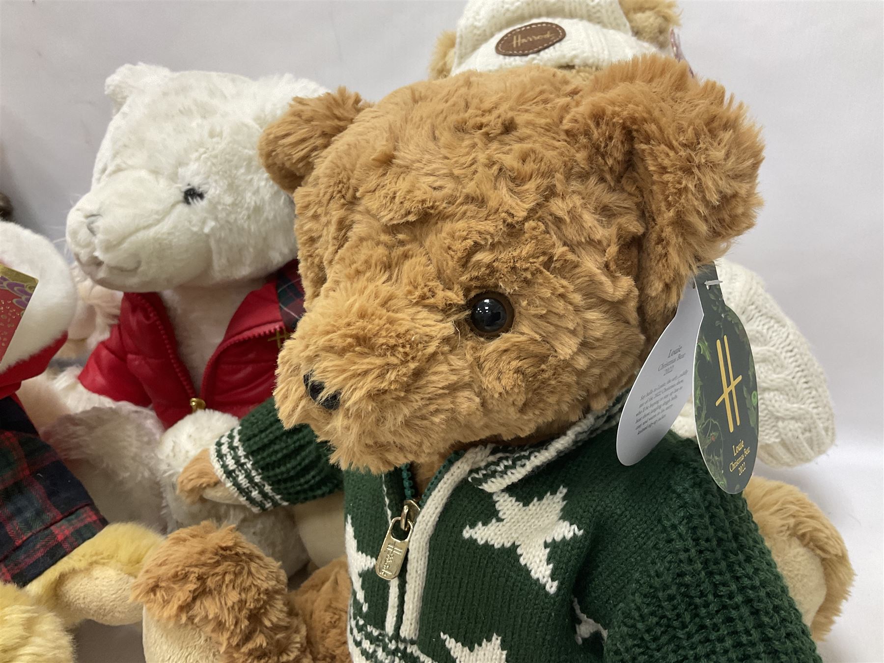 Six Harrods annual teddy bears dating between 2017 and 2022 tallest H45cm Toys Models