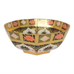 Royal Crown Derby 1128 Imari pattern octagonal bowl, D28cm