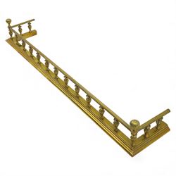 Edwardian brass fire kerb, with reeded and stepped base supporting baluster uprights and reeded top 