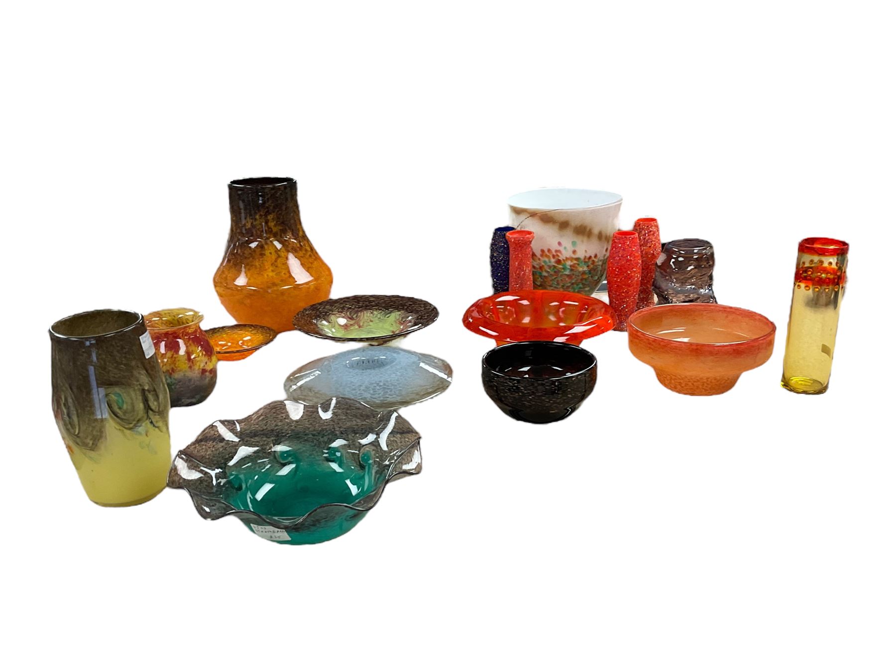 Large collection of art glass, including examples from Strathearn and Selkirk etc 