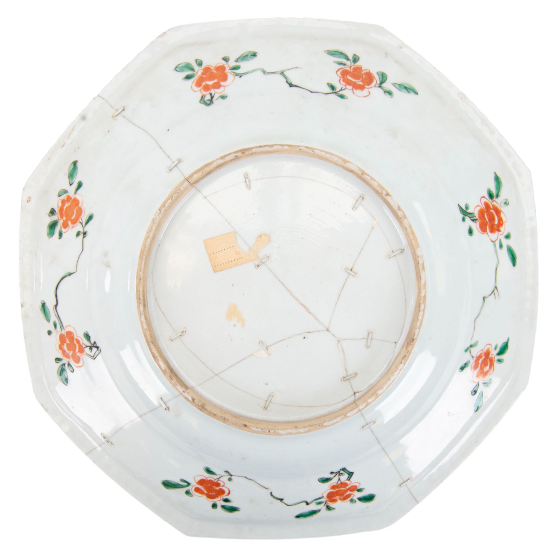  Kangxi period octagonal famille verte charger, decorated with birds and flowers, within a baorder of phoenixes and peonies, D32cm