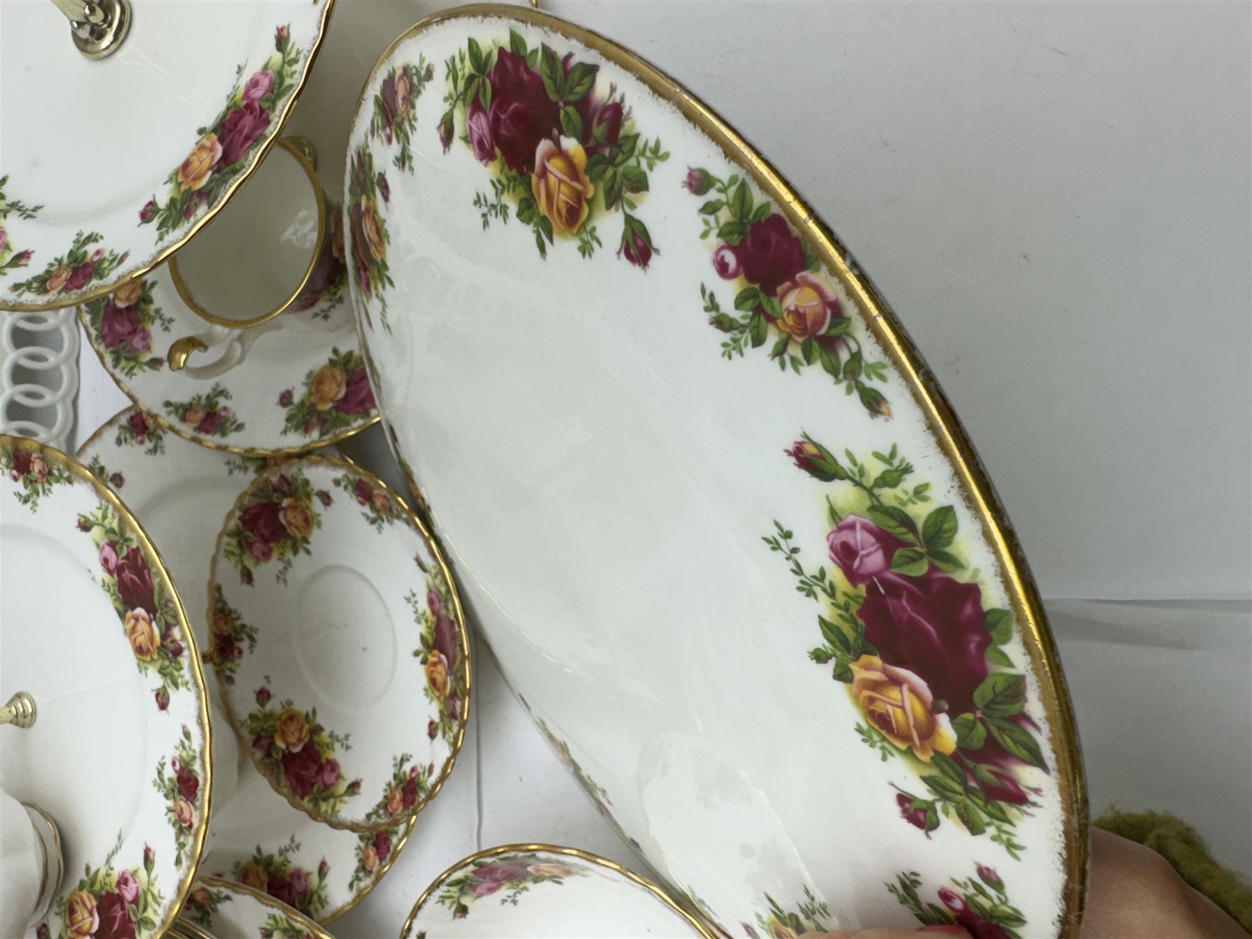 Royal Albert Old Country Roses pattern tea and dinner wares, including tiered cake stands, cake plate, napkin rings, egg cups, pierced serving platters, etc 