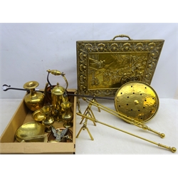  Eastern brass ewer, pair Chinese engraved brass vases, large brass kettle with hammered cover, Victorian brass fire poker & tongs with matching fire dogs, embossed brass fire screen, brass horse and cart and other metal ware   