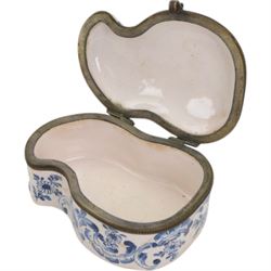Two 19th century porcelain trinket boxes, comprising blue and white Delft example with courting scene to cover and a Meissen style example, hand painted with floral sprays on a blue scale ground, tallest H4.5cm 