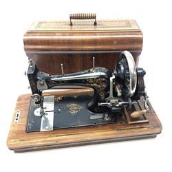 Selecta hand sewing machine No.1045285, with gilt detail in wooden case  