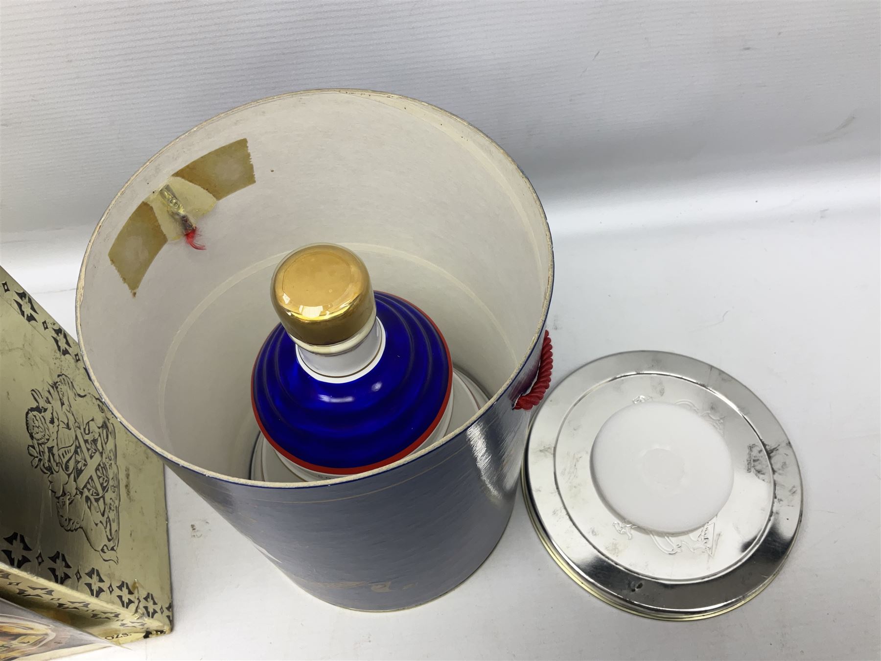 John Haig & Co Dimple Scotch whisky, 26 2/3 fl oz, 70% proof, one bottle and Bells Princess Beatrice whisky in original box, 75cl, 43% vol, one bottle (2)