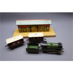  Hornby '0' gauge - No.501 0-4-0 LNER tender locomotive No.1842 with two NE wagons and Hornby Series tin-plate No.3 Wayside Station (5)  