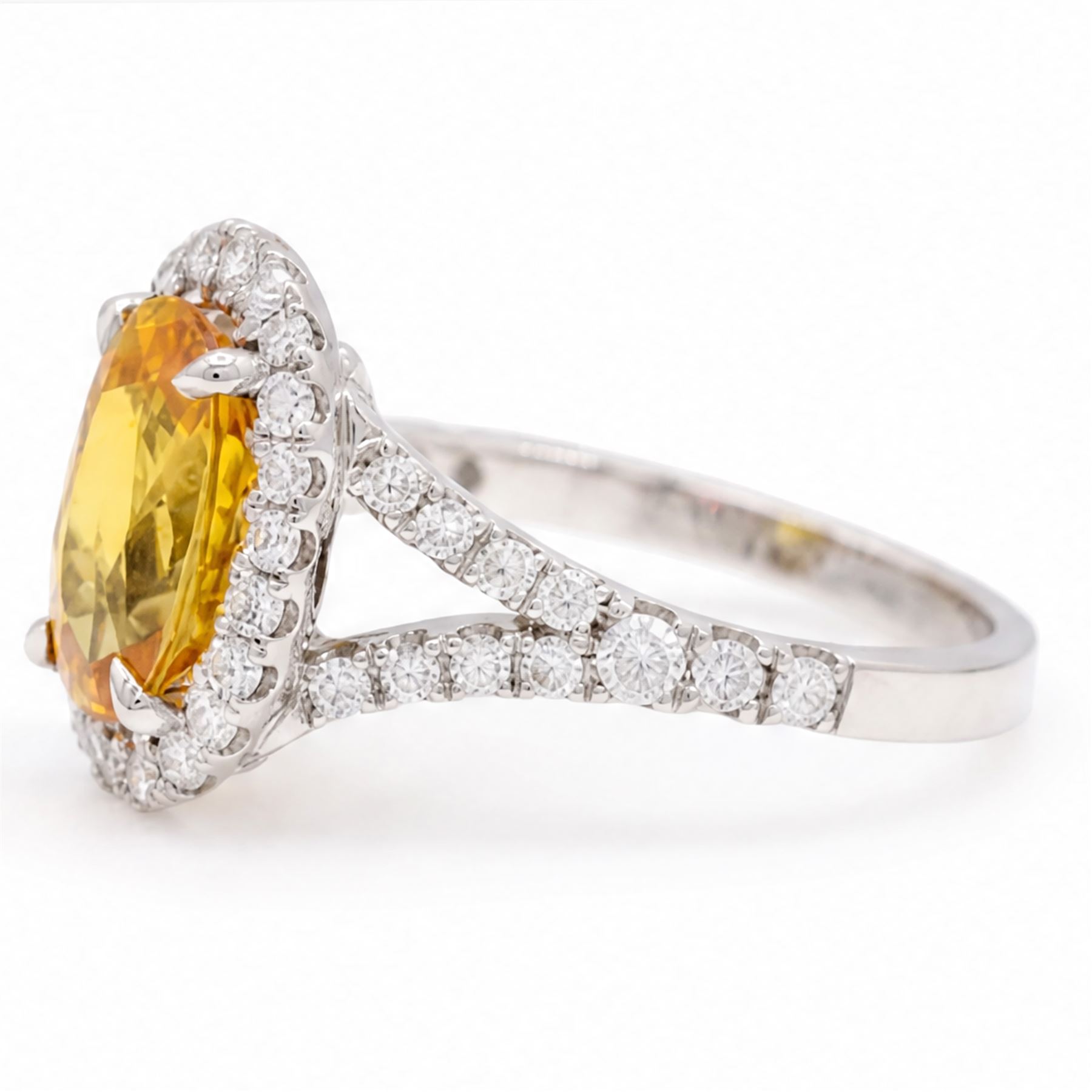 18ct white gold yellow sapphire and diamond ring, single oval cut sapphire of approx 4.20 carat, surrounded by round brilliant cut diamonds and split diamond set shoulders, hallmarked, with World Gemological Institute report