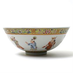Qianlong style gaiwan bowl and cover, decorated to cover with a poem, and to the bowl with various figures, apocryphal zhuanshu mark to base, H8cm 
