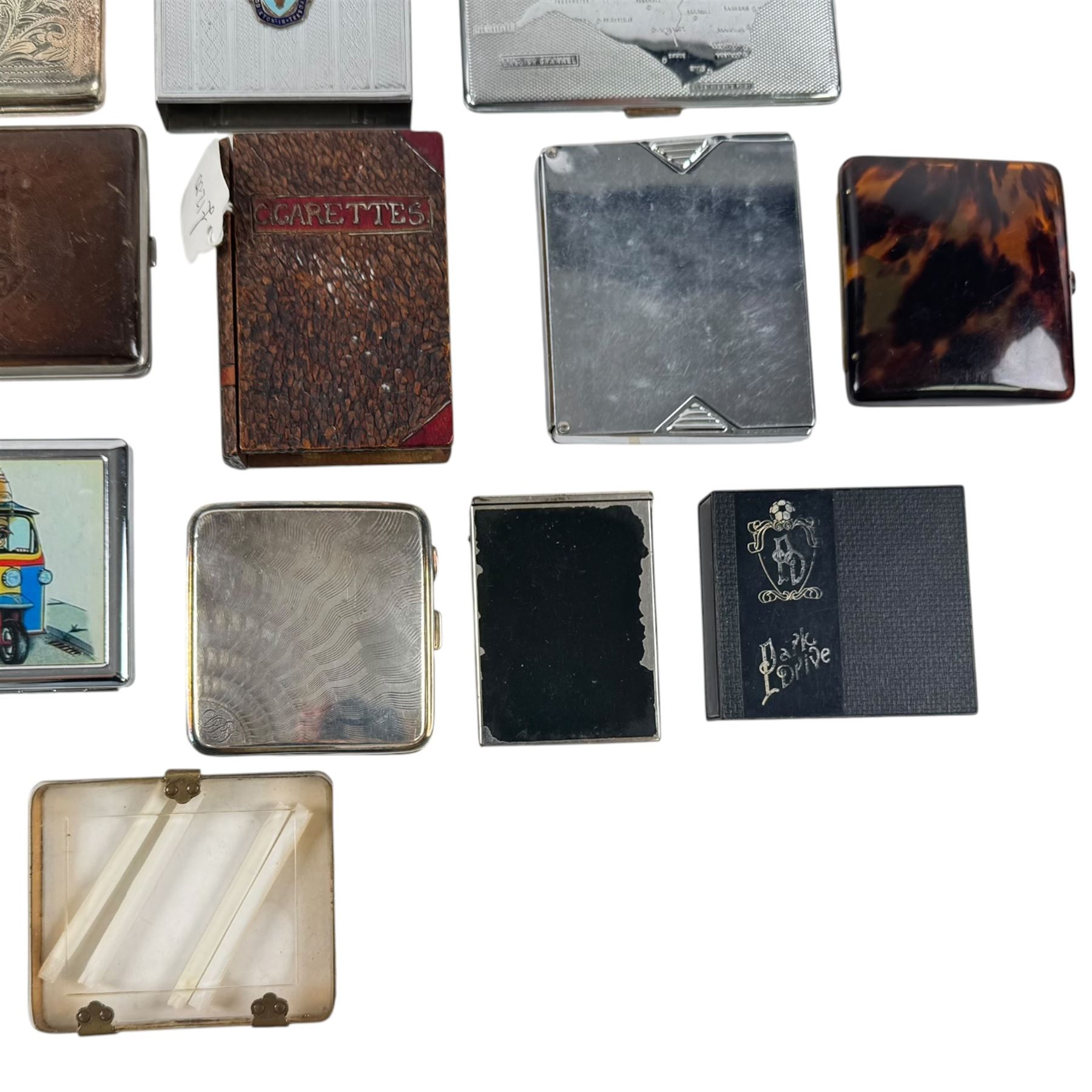 Collection of 20th century cigarette holders, including wooden,  faux tortoiseshell, metal and plastic etc 