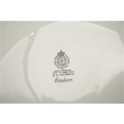 Extensive collection of Royal Worcester Evesham pattern dinnerware, comprising over one-hundred pieces, to include tureens, serving dishes, cake stands etc 