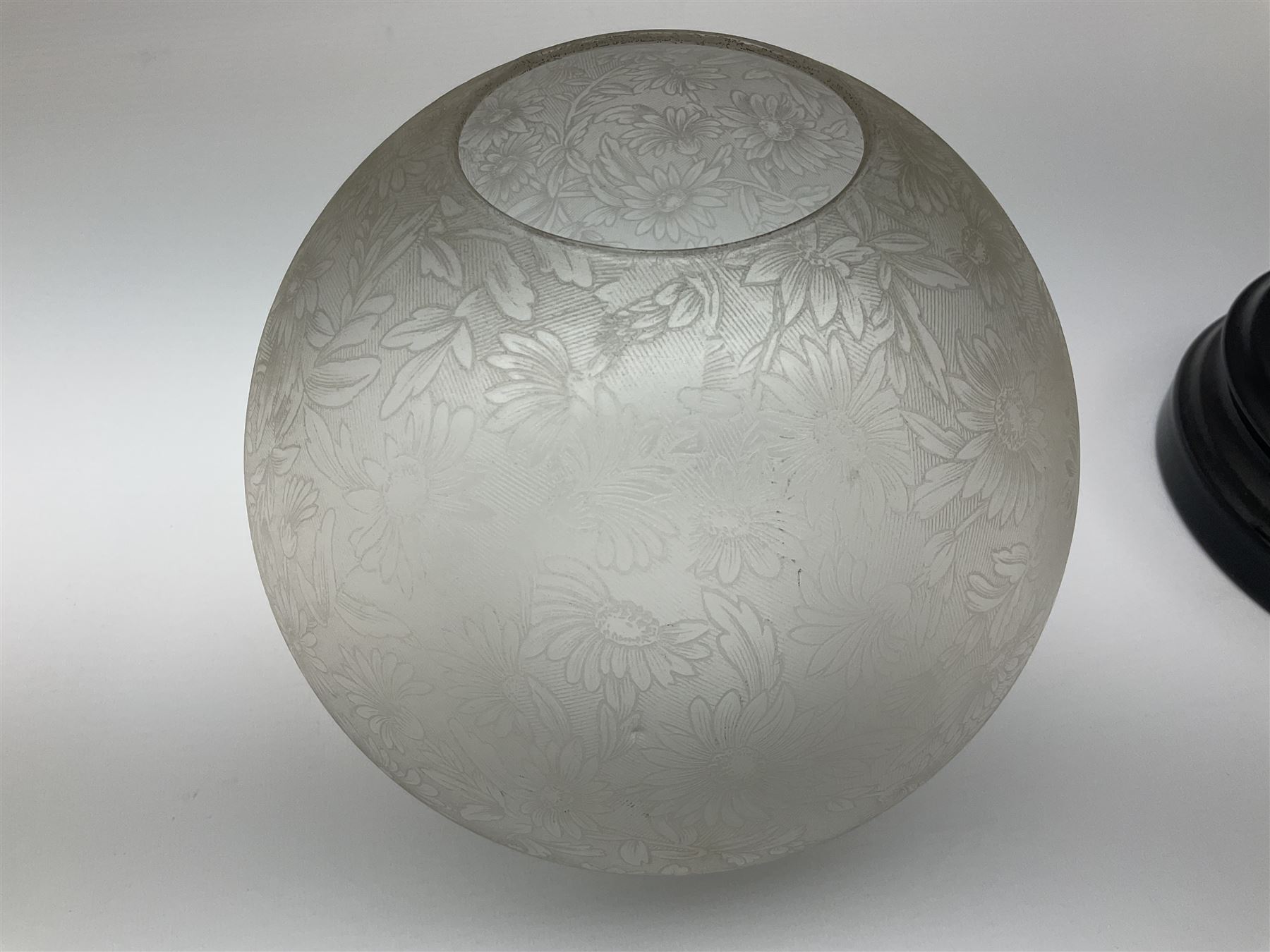 Victorian table standing oil lamp, brass fittings, cranberry glass reservoir, brass column on black enamelled ceramic base, with a frosted glass shade and clear glass chimney, H68cm