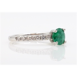  Platinum single stone round emerald ring, with round brilliant cut diamond shoulders stamped PT 950 emerald approx 0.8 carat  