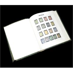 Australia 1913 and later stamps, including used and unused examples, postage due stamps, Queen Elizabeth II issues etc, housed in 'The Utile Hinged Leaf Album'