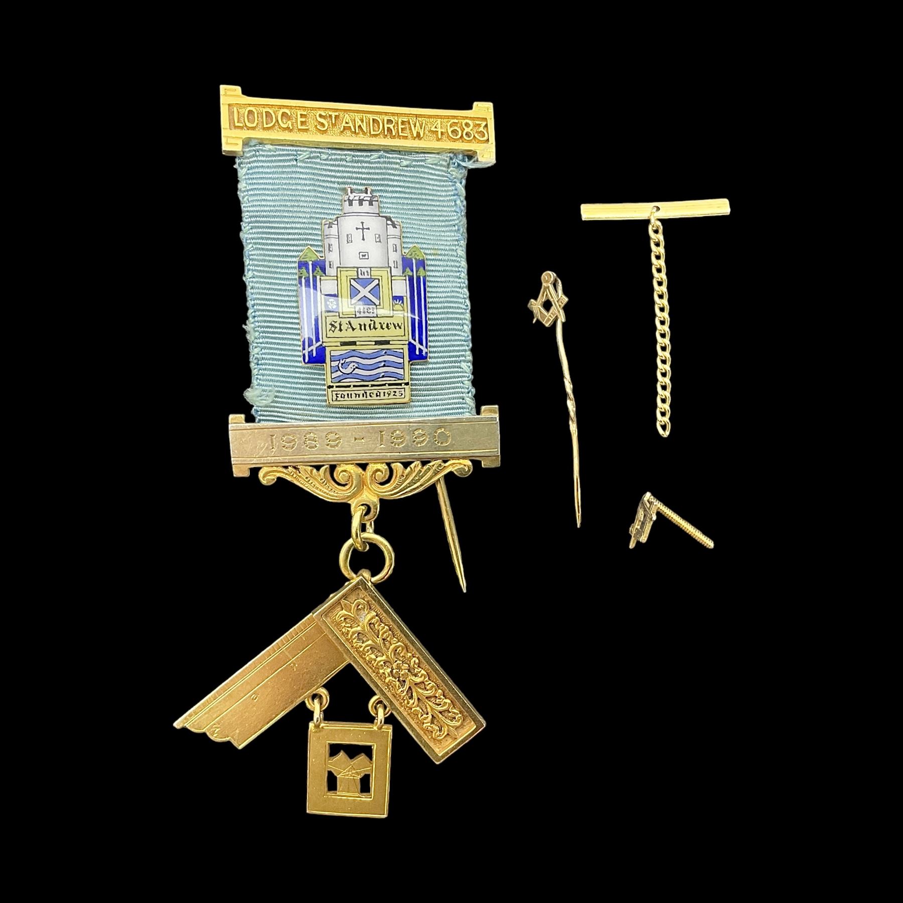 9ct gold Masonic Past Masters jewel, presented to 'W Bro Keith Leonard Hoggard by the bretheren of the Lodge St Andrew as a mark of esteem for valuable services rendered as worshipful master 1989-1990', hallmarked, together with a 9ct gold Masonic stick pin and stud