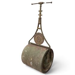 Edwardian cast iron garden lawn roller, handle over crocket-style spoke with moulded round...